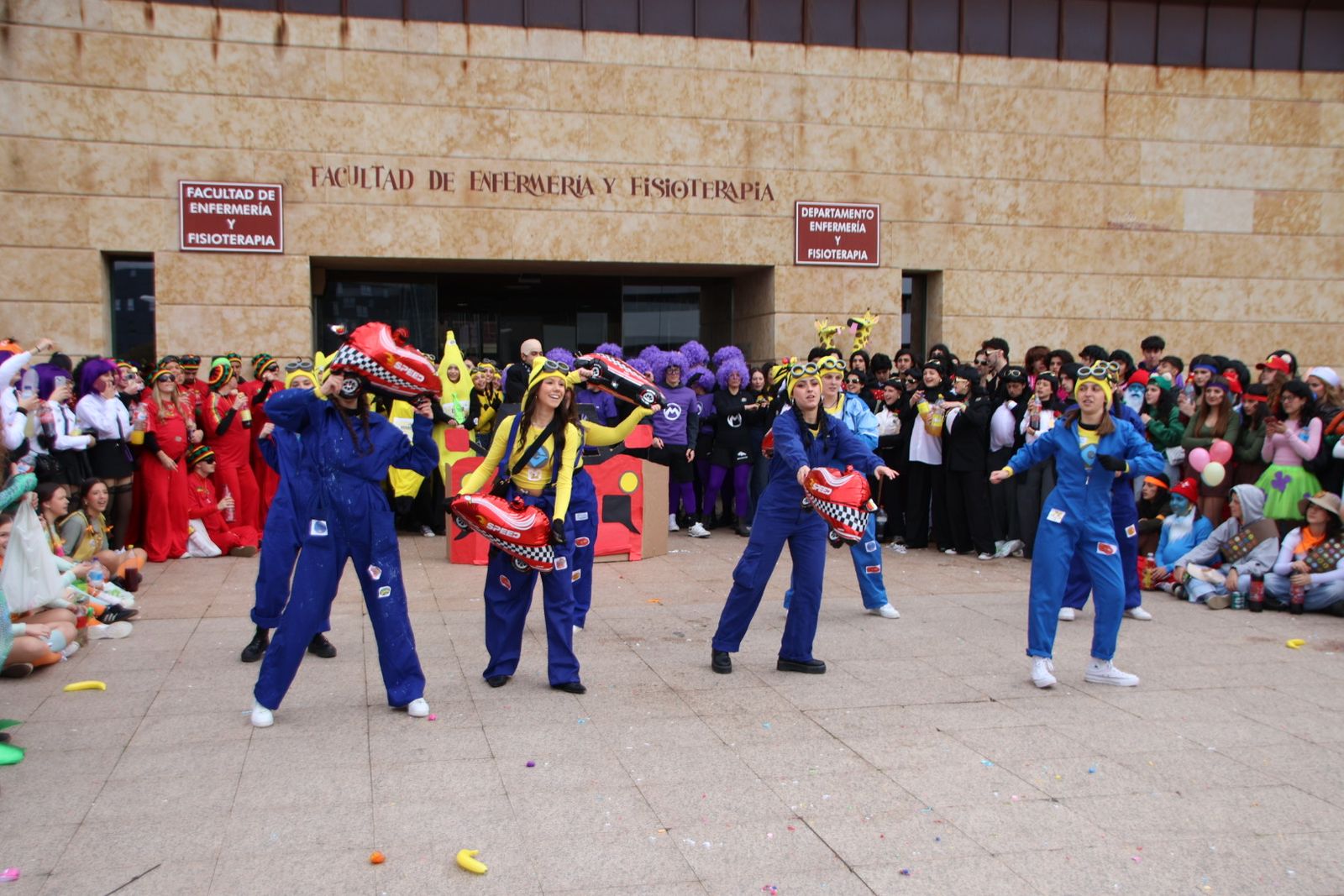 Charanga fiestas Enfermería y Fisioterapia USAL