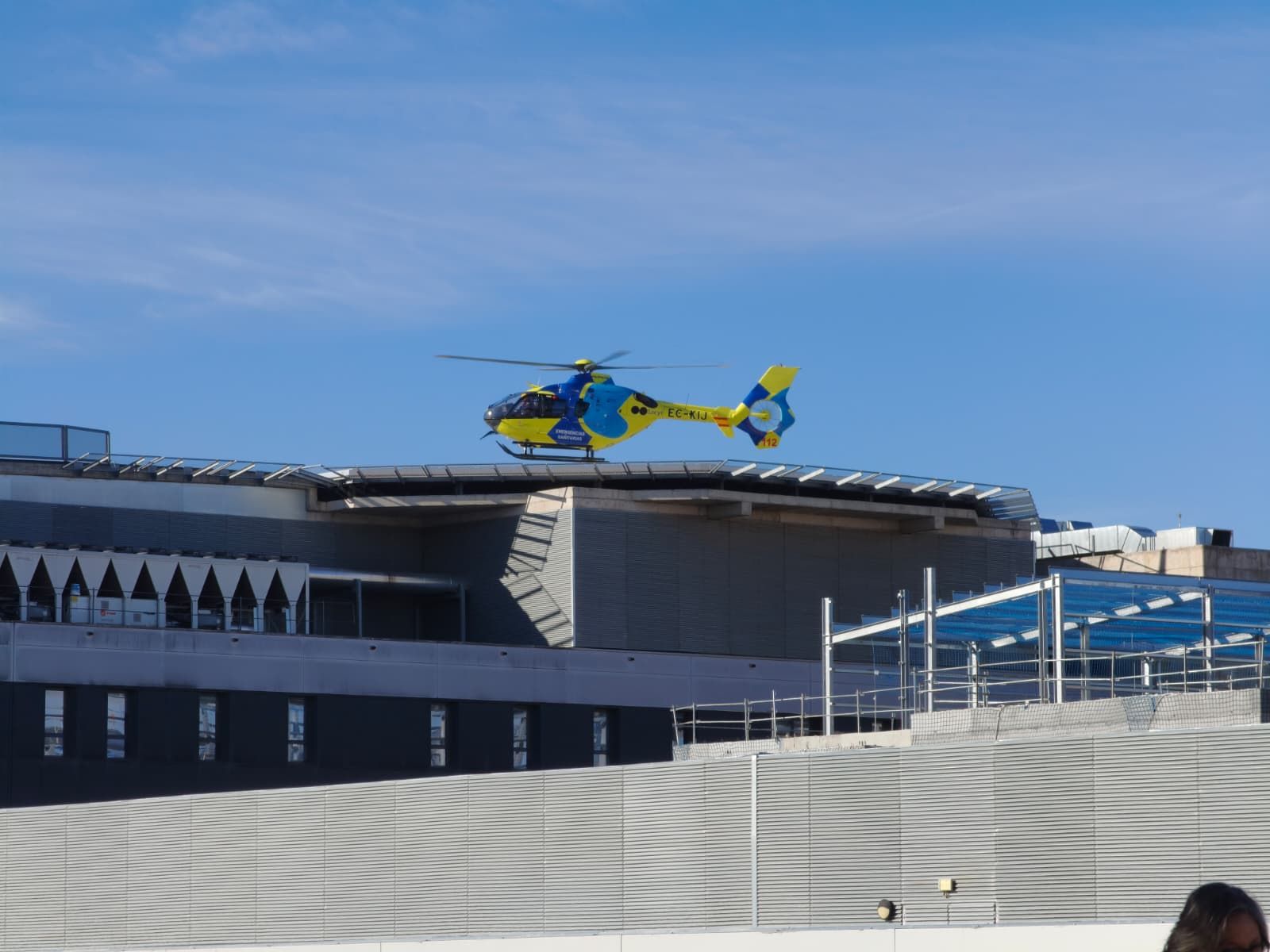 Helicóptero sacyl en el hospital de Salamanca