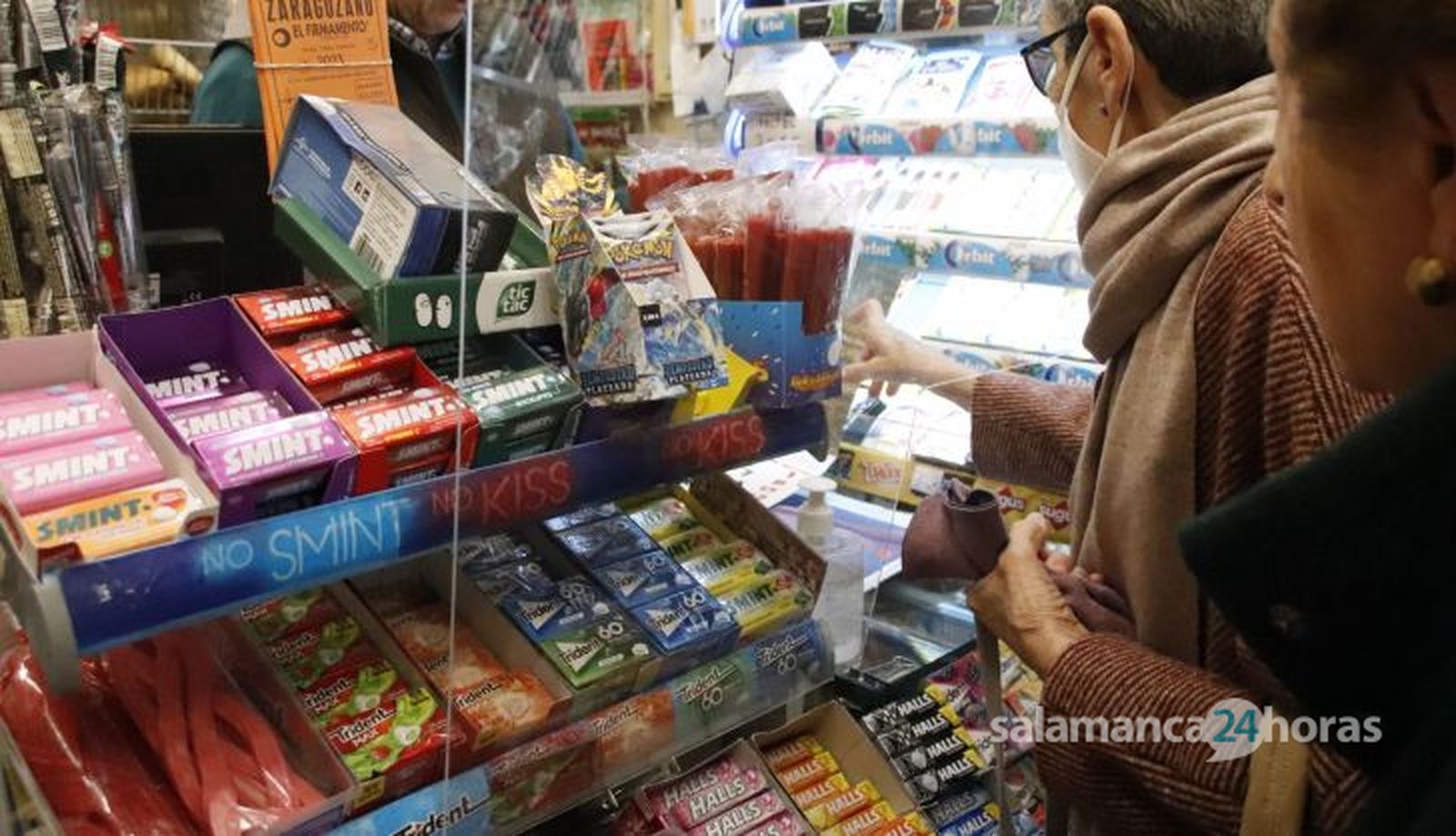 Ángel, quiosco en San Boal. Fotos Andrea M. 