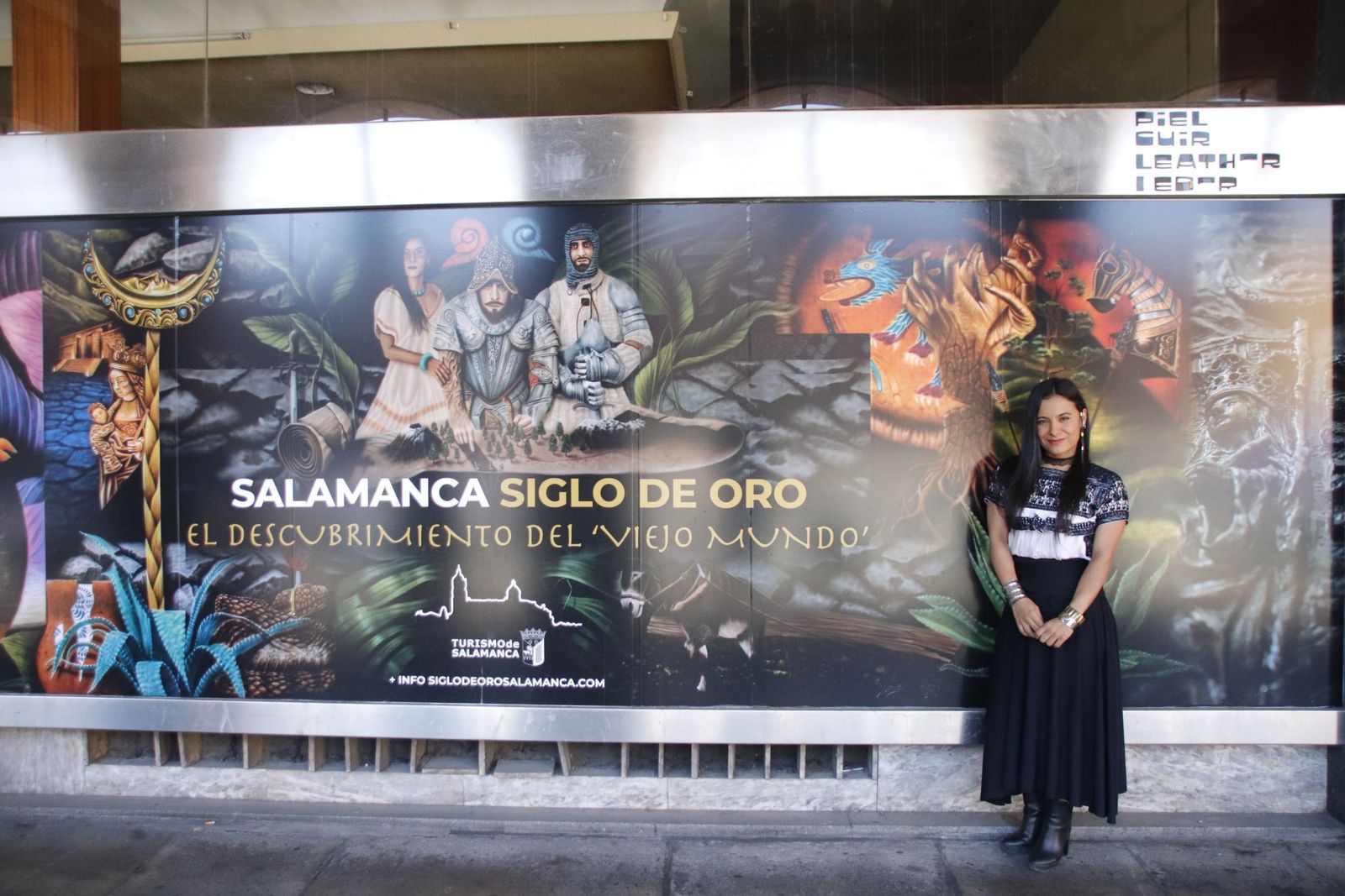 Tatiana Bernaldez en el Mural Siglo de Oro en la Plaza Mayor de Salamanca.