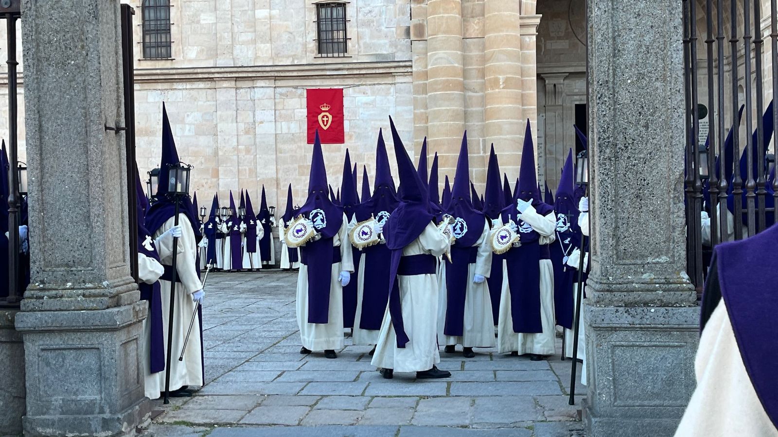 La Cofradía del Vía Crucis ya está en la calle