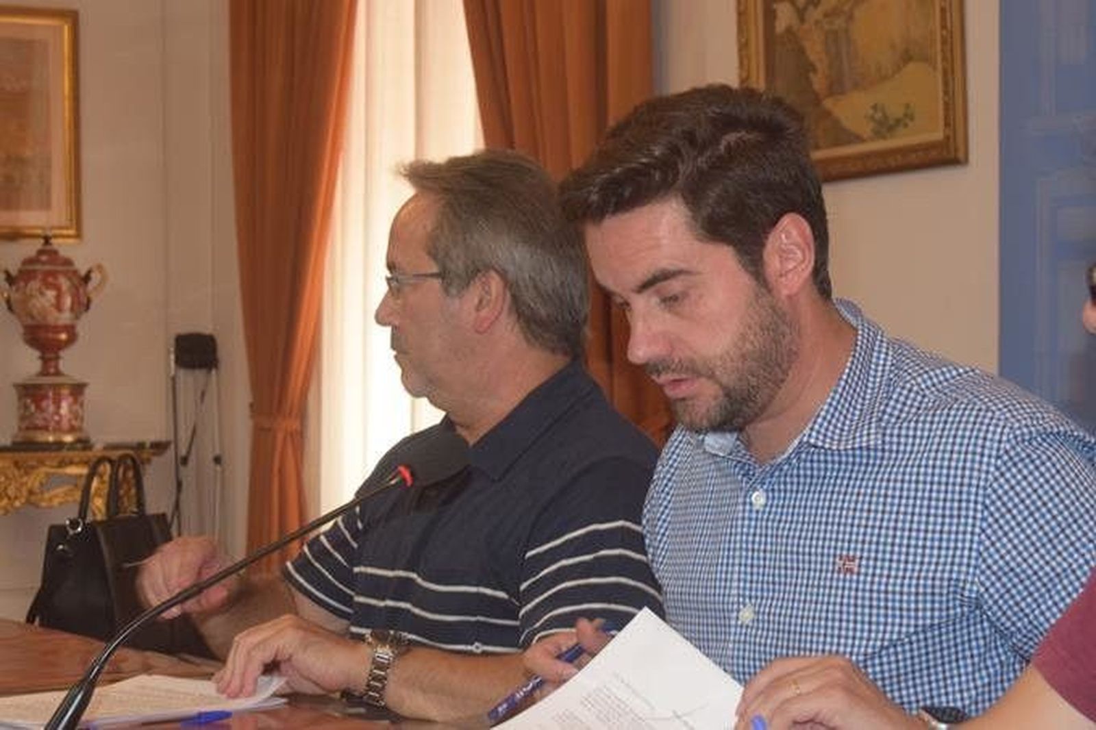 Se paraliza la contratación del nuevo servicio de la ORA