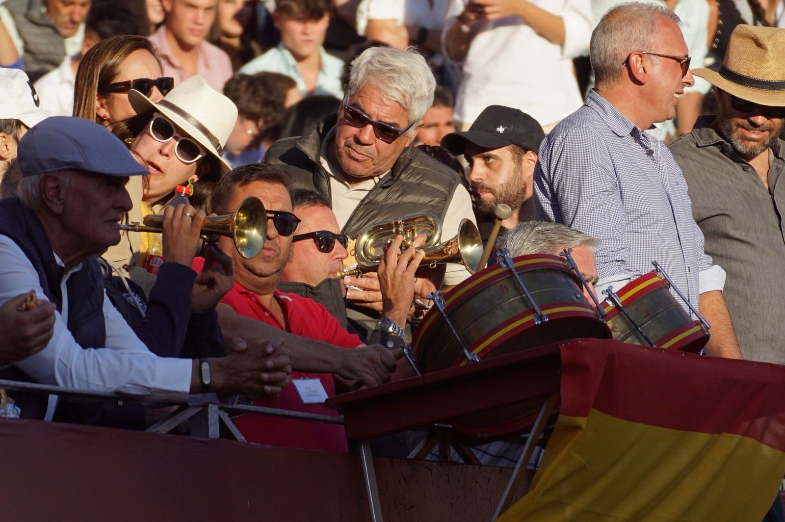 Así ha vivido la afición salmantina el adiós a la feria desde los tendidos: imágenes del ambiente en la corrida concurso