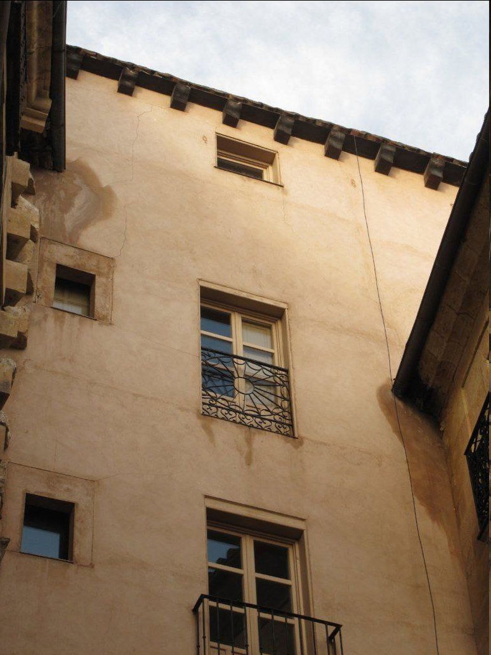 Acceso al ágora charra desde la plaza del Mercado | Foto: Ciudadanos por la Defensa del Patrimonio de Salamanca