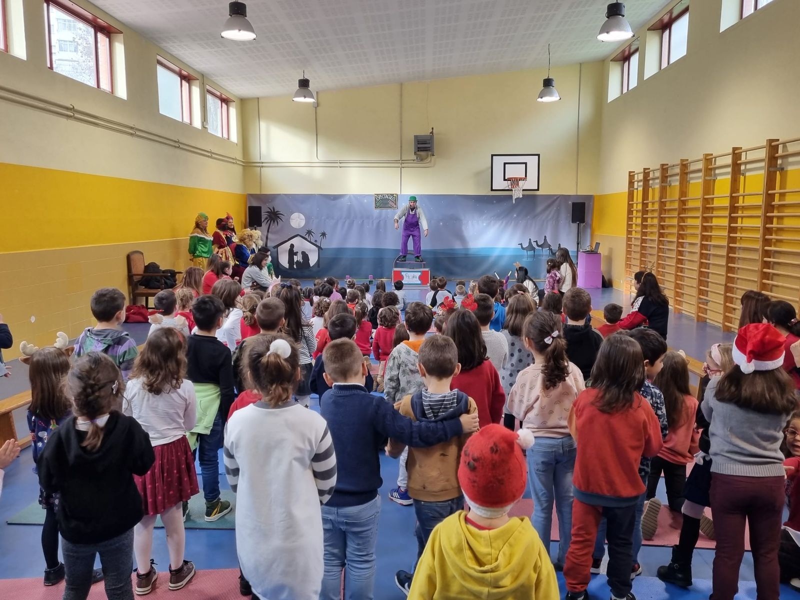 visita-de-los-reyes-magos-al-ceip-sancho-ii-4