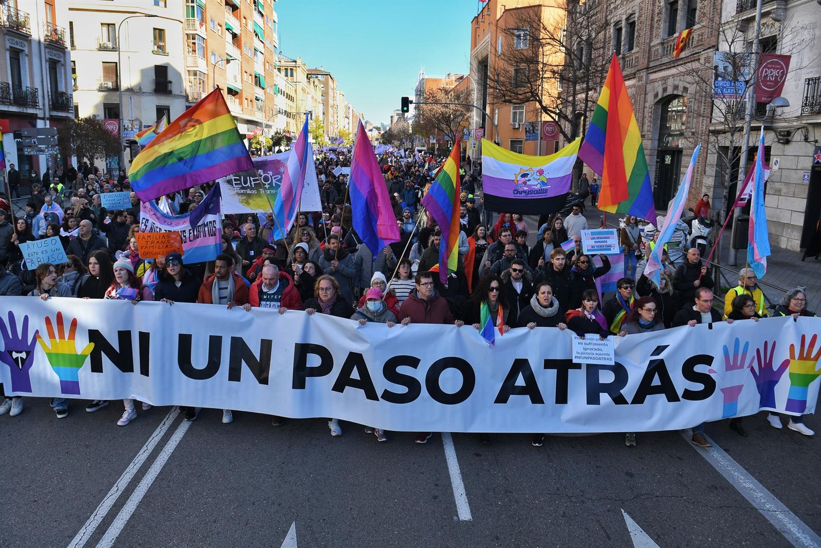 Decenas de personas durante una manifestación en defensa de la Ley LGTBI y la Ley Trans de la Comunidad de Madrid, a 17 de diciembre de 2023, en Madrid (España).   Fernando Sánchez   Europa Press