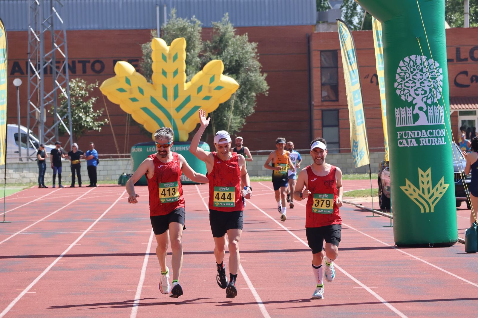 GALERÍA | Revive en imágenes la llegada a meta de los atletas en la Media Maratón de Zamora
