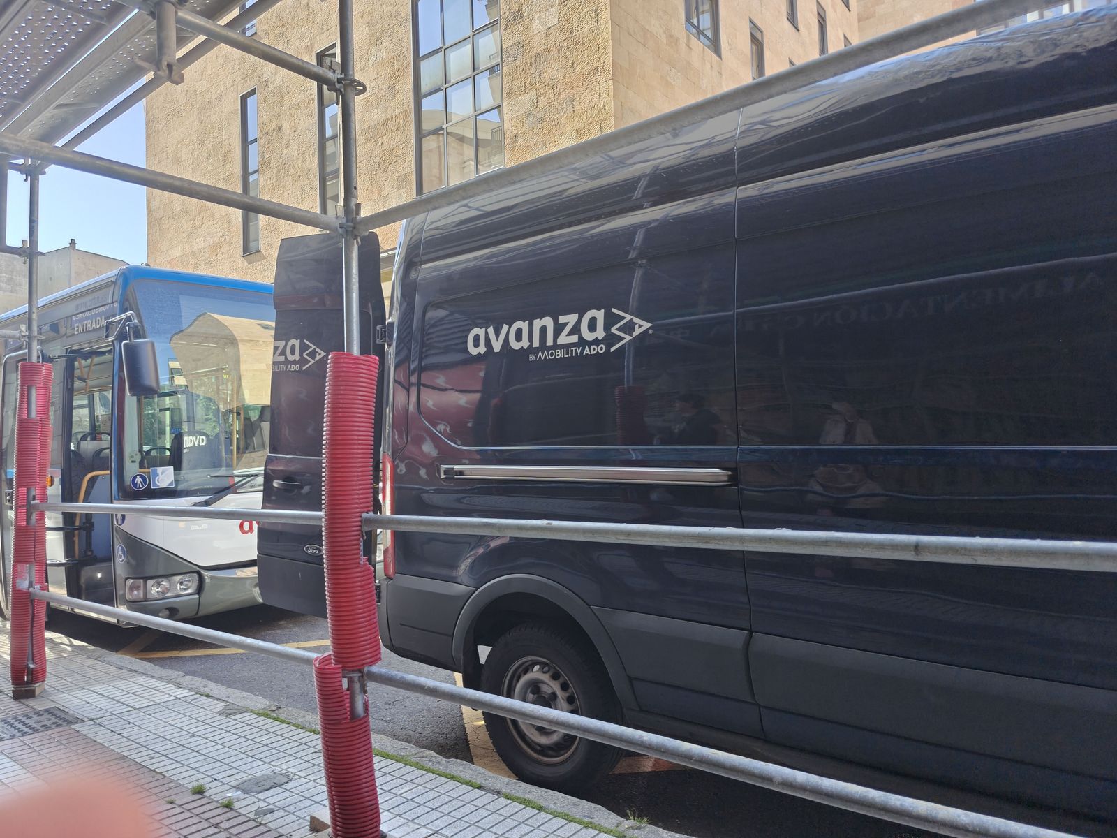 Avería de un autobús de Avanza en la avenida de Italia