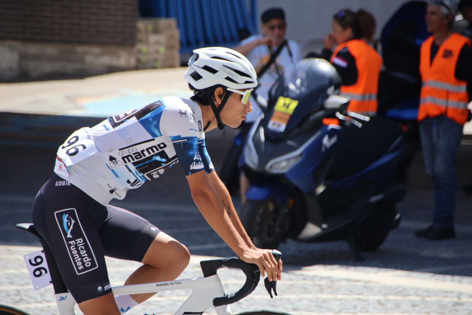 Salida II Vuelta Ciclista a Castilla y León Sub-23 y Élite