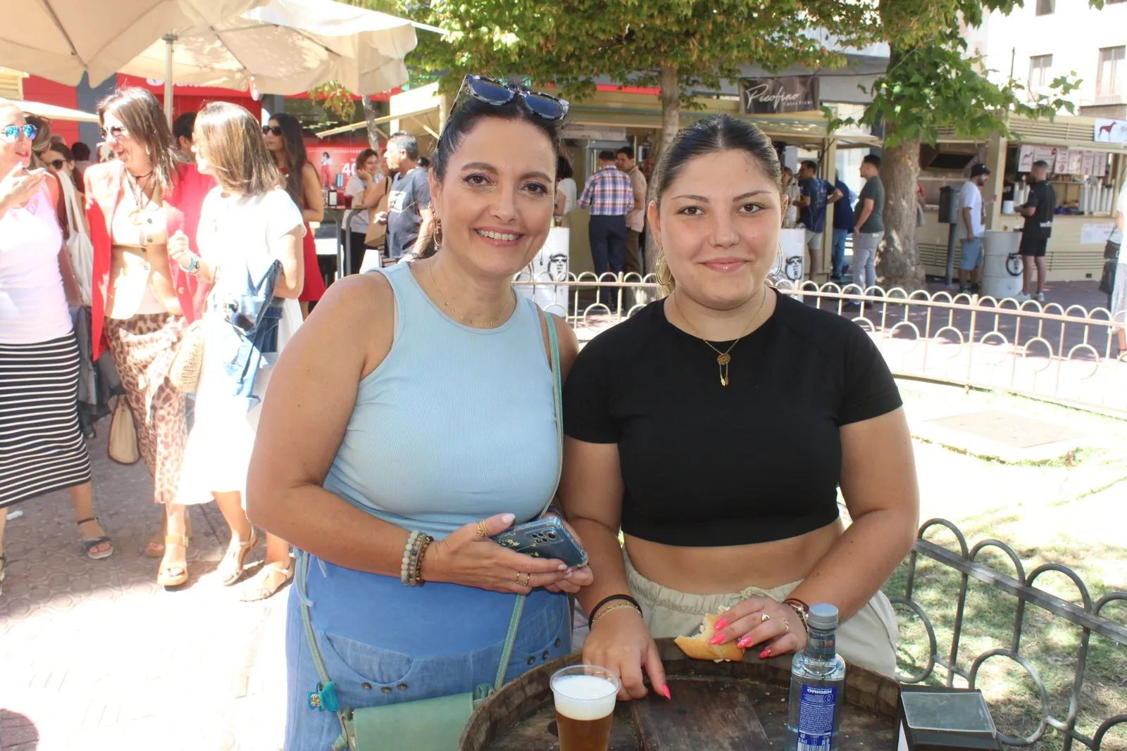 Ambiente en la Feria de Día en el mediodía de este sábado