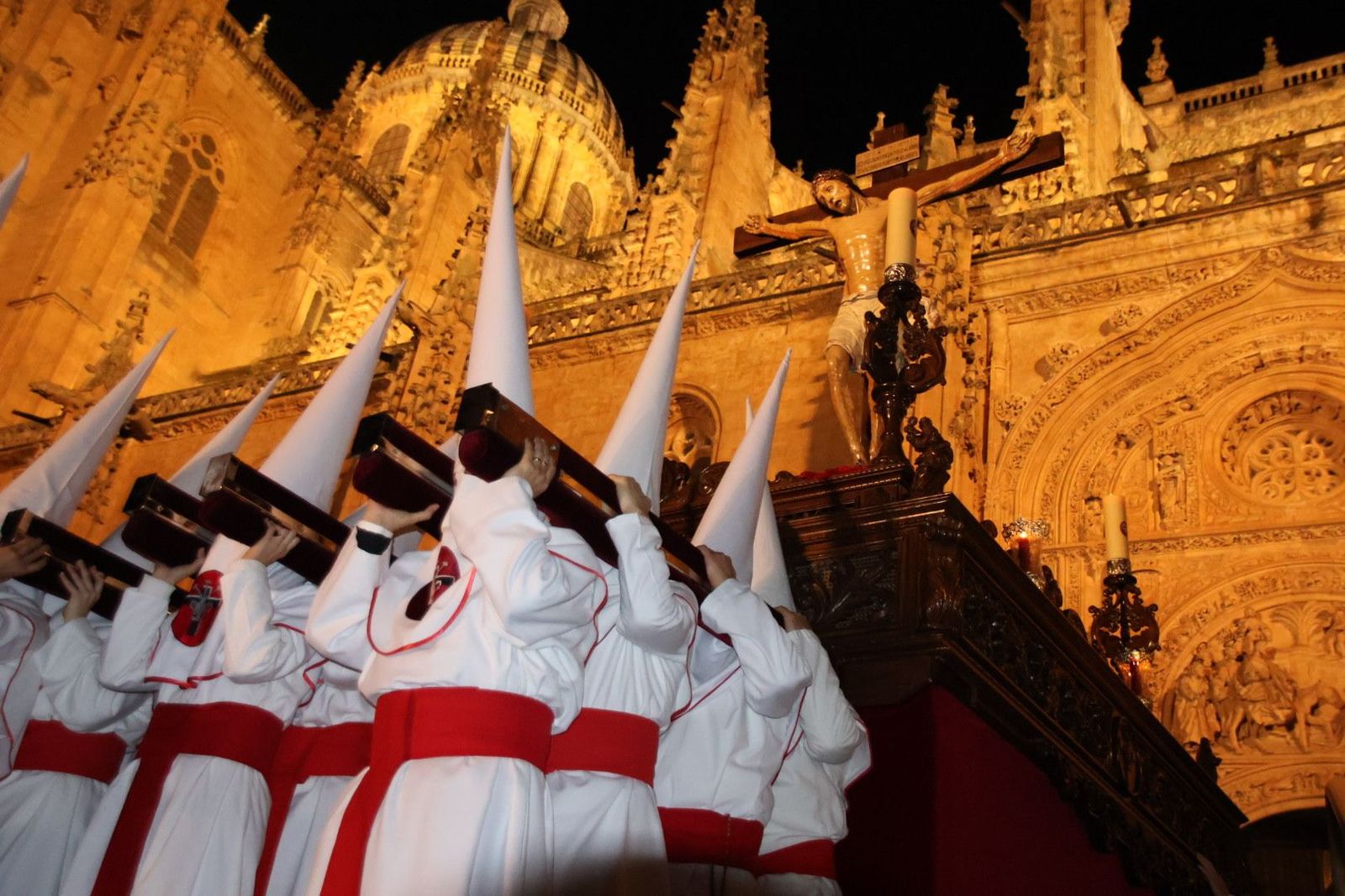 Procesión con el Cristo de la Agonía Redentora