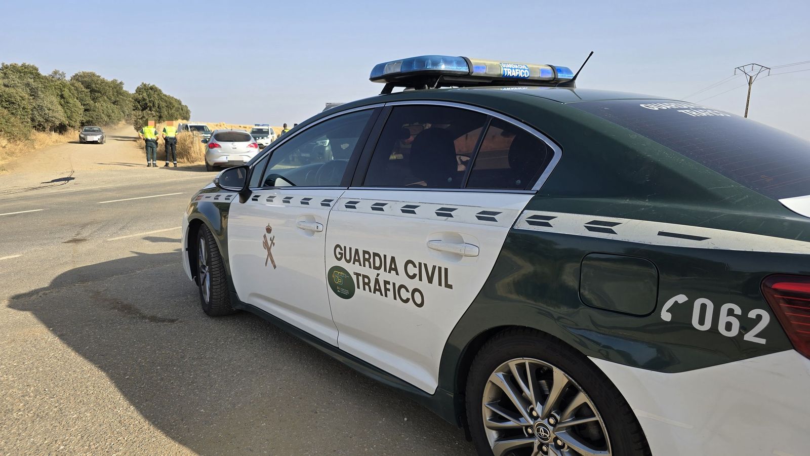 Sigue la rave con cientos de campistas en el entorno del pantano de Santa Teresa