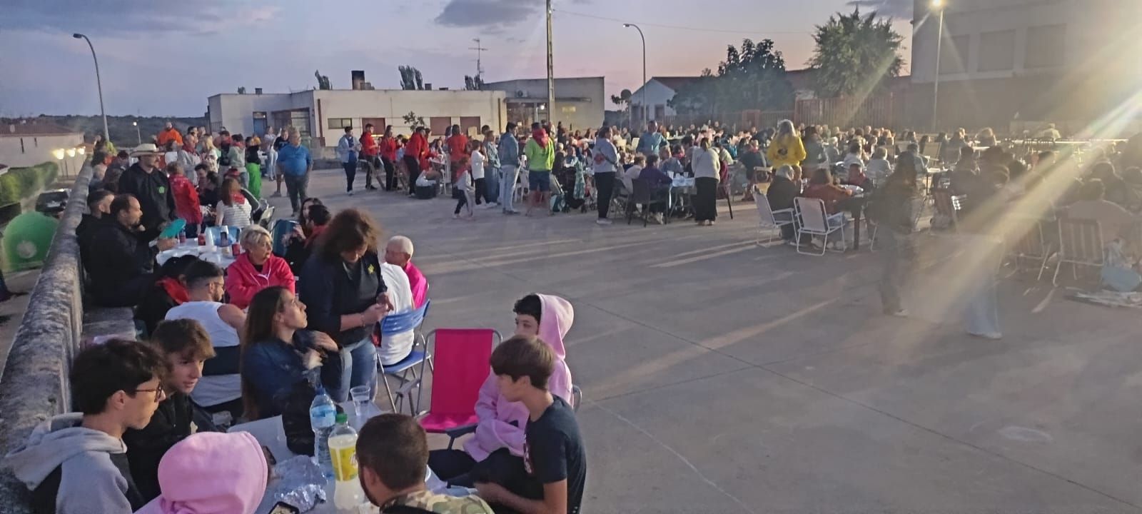 Los vecinos de Pereña de la Ribera se van de cena popular