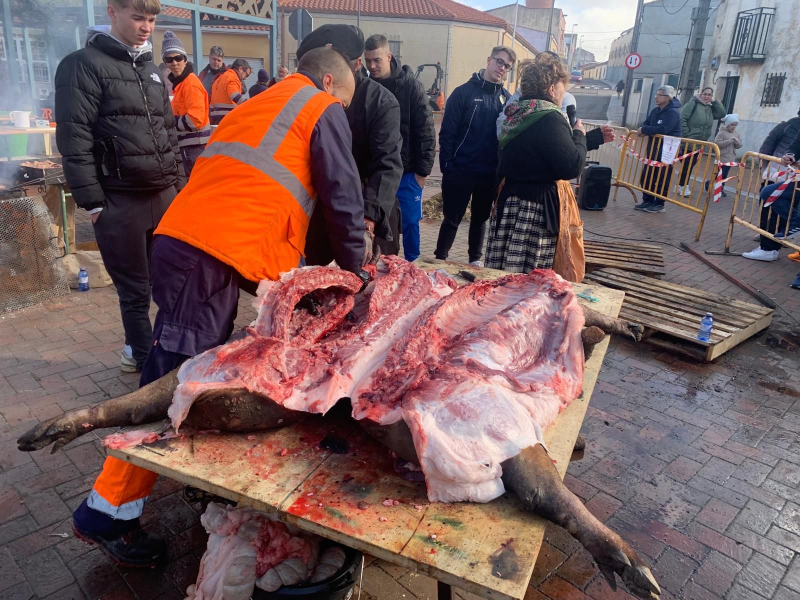 Doñinos revive las labores más artesanales de la provincia con la XVIII fiesta de la matanza