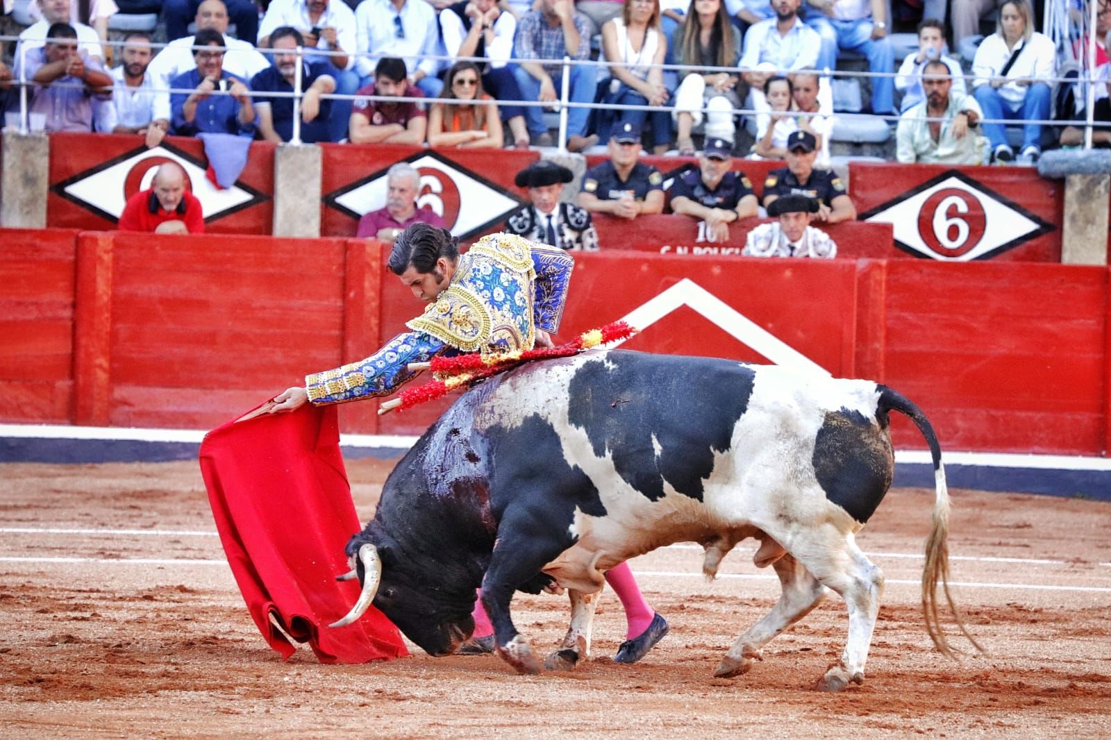Morante de la Puebla en el quinto toro. Foto Andrea M.