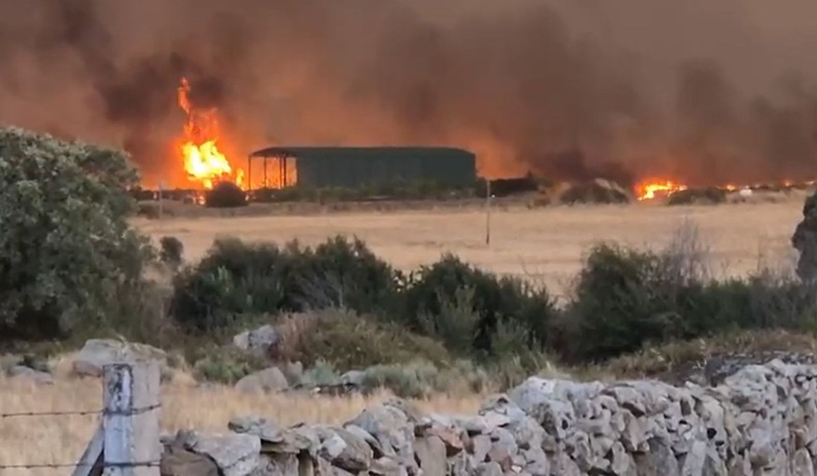 Nave quemada por el incendio de Cipérez