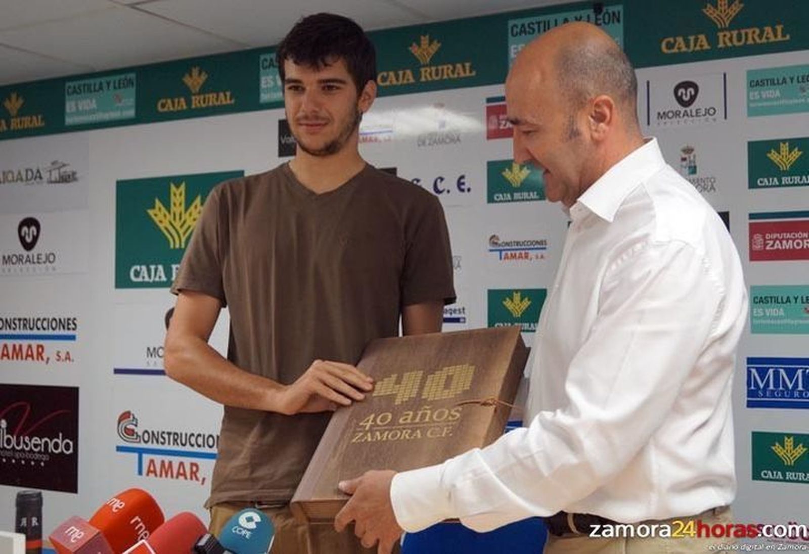 Ferrero presenta a De la Nava como un jugador que ayudará a hacer “más grande” al Zamora Ferrero presenta a De la Nava como un jugador que ayudará a hacer “más grande” al Zamora