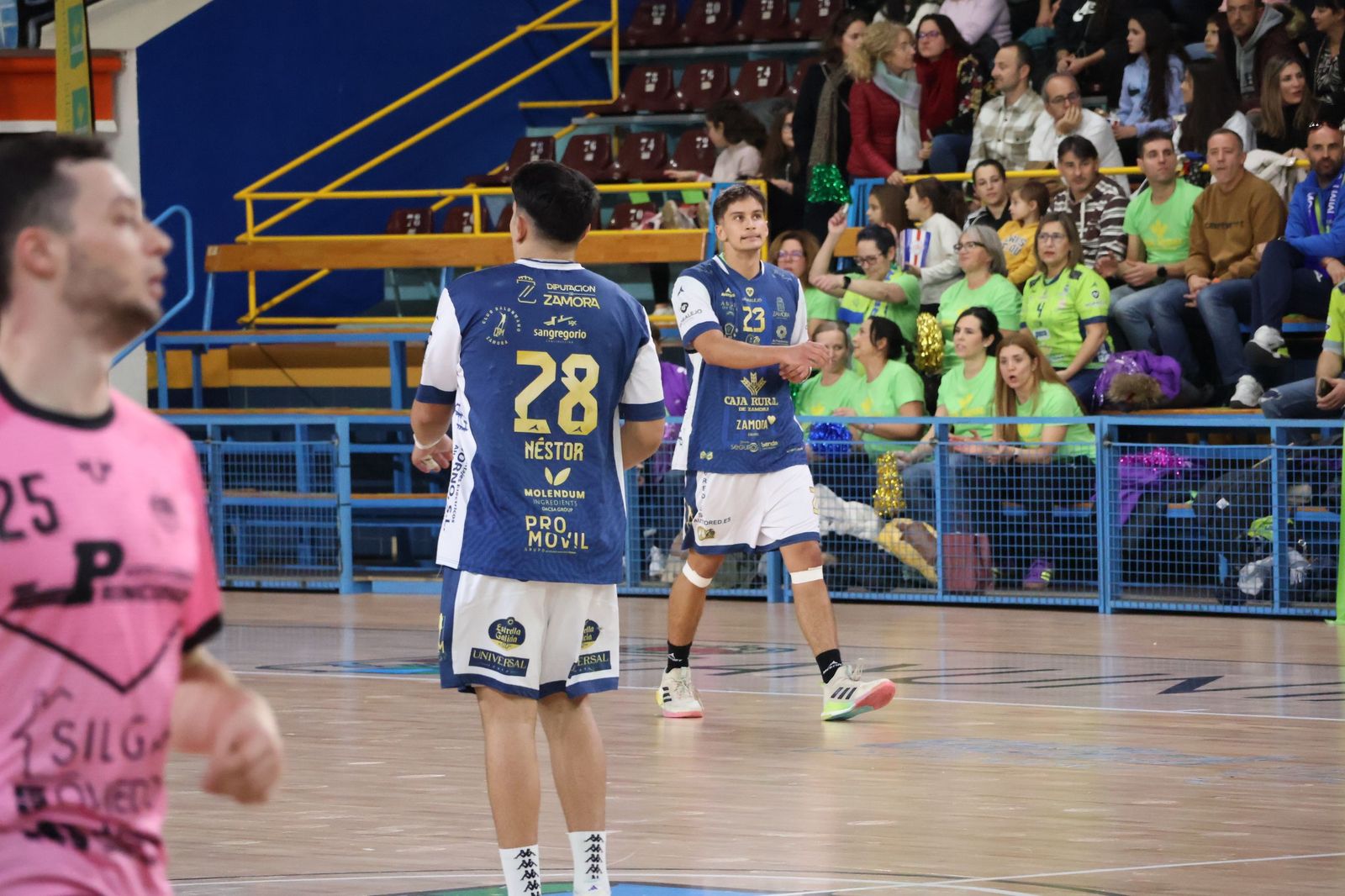 GALERÍA | El BM Zamora se juega consolidar el liderazgo frente a los asturianos del Auto-Center Principado Vetusta