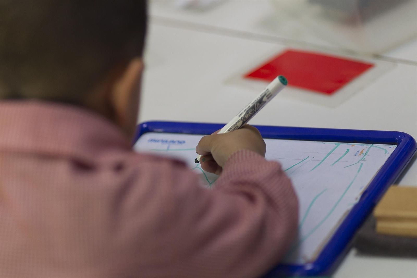 Archivo   Un niño dibujando.   EUROPA PRESS