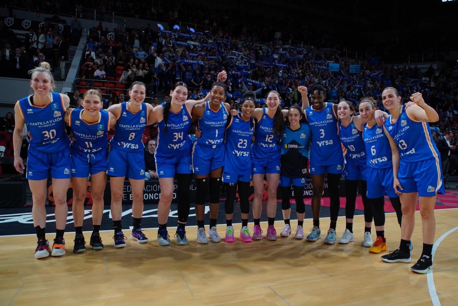 Las jugadoras de Avenida celebran el pase a las semifinales de Copa de la Reina | FOTO VIR PINTADO - CB AVENIDA