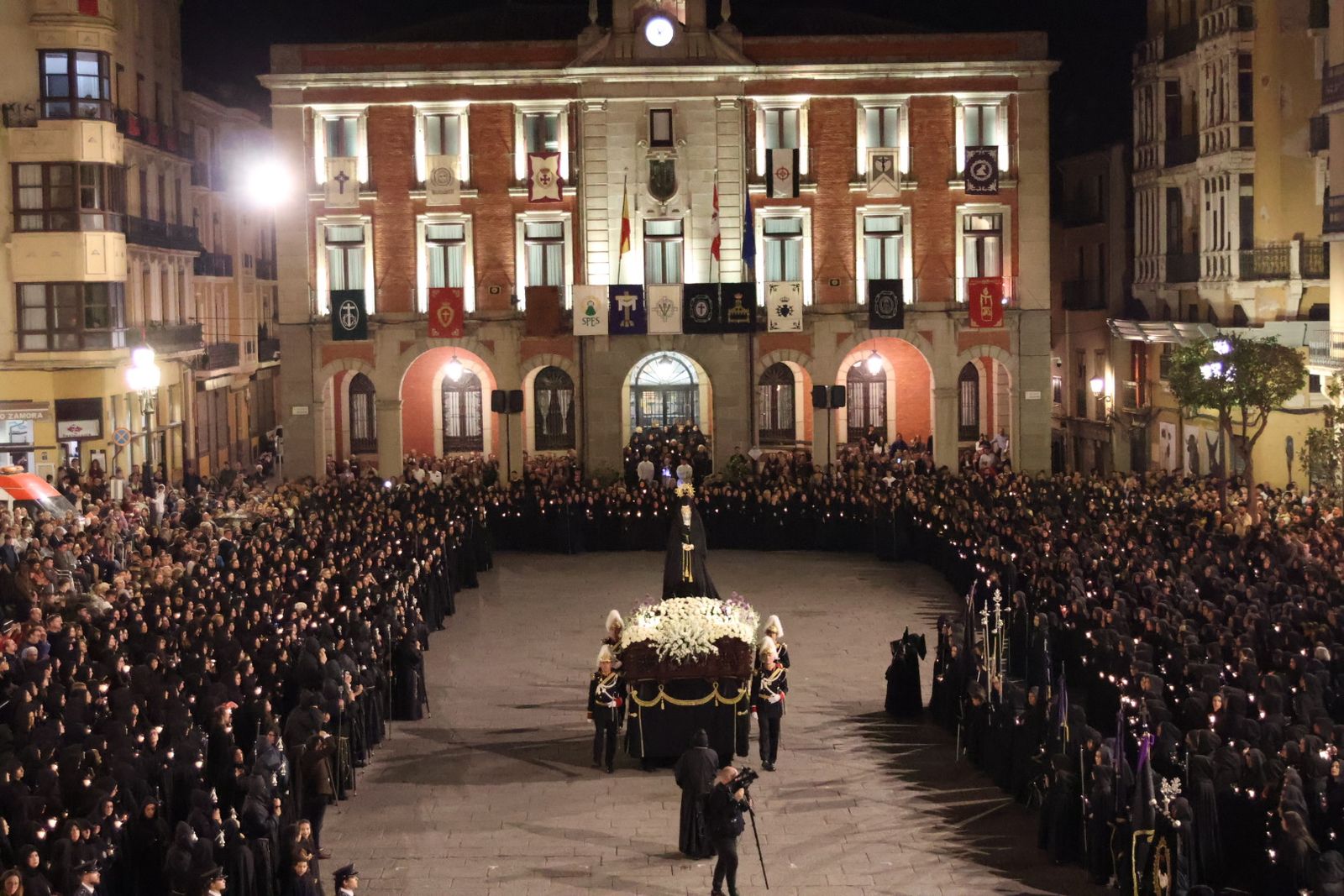 GALERÍA | Revive en imágenes la procesión de la Soledad