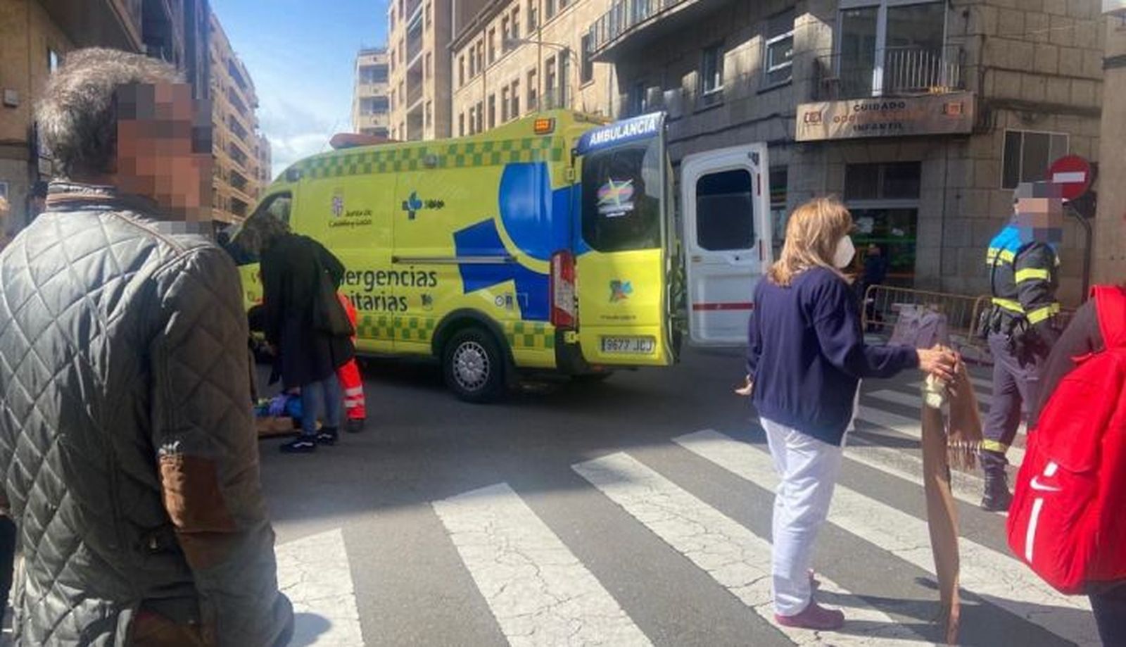 Una octogenaria resulta herida tras ser atropellada en la calle de los Condes de Crespo Rascón