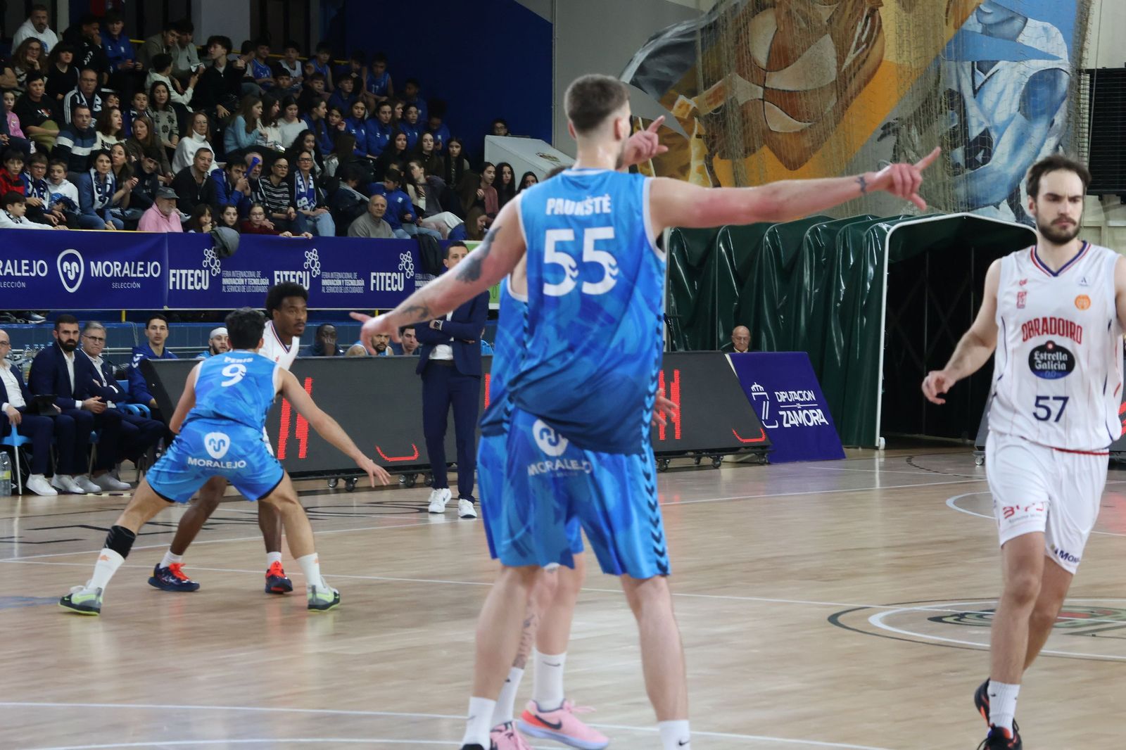 GALERÍA | Revive en imágenes el encuentro entre el CB Zamora y el Obradoiro