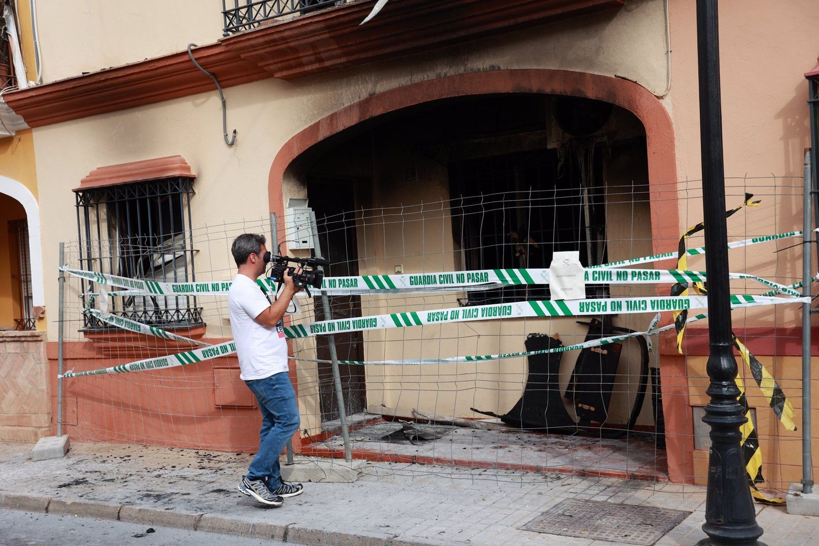 Vivienda en la calle Fernando Martín en Guillena donde se ha producido el incendio. Foto de Rocío Ruz | Europa Press