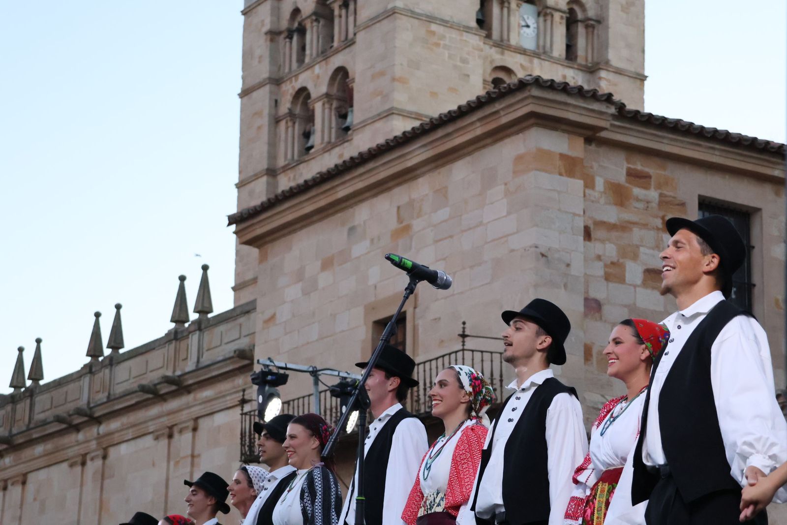 ii-gala-festival-internacional-de-folklore-31