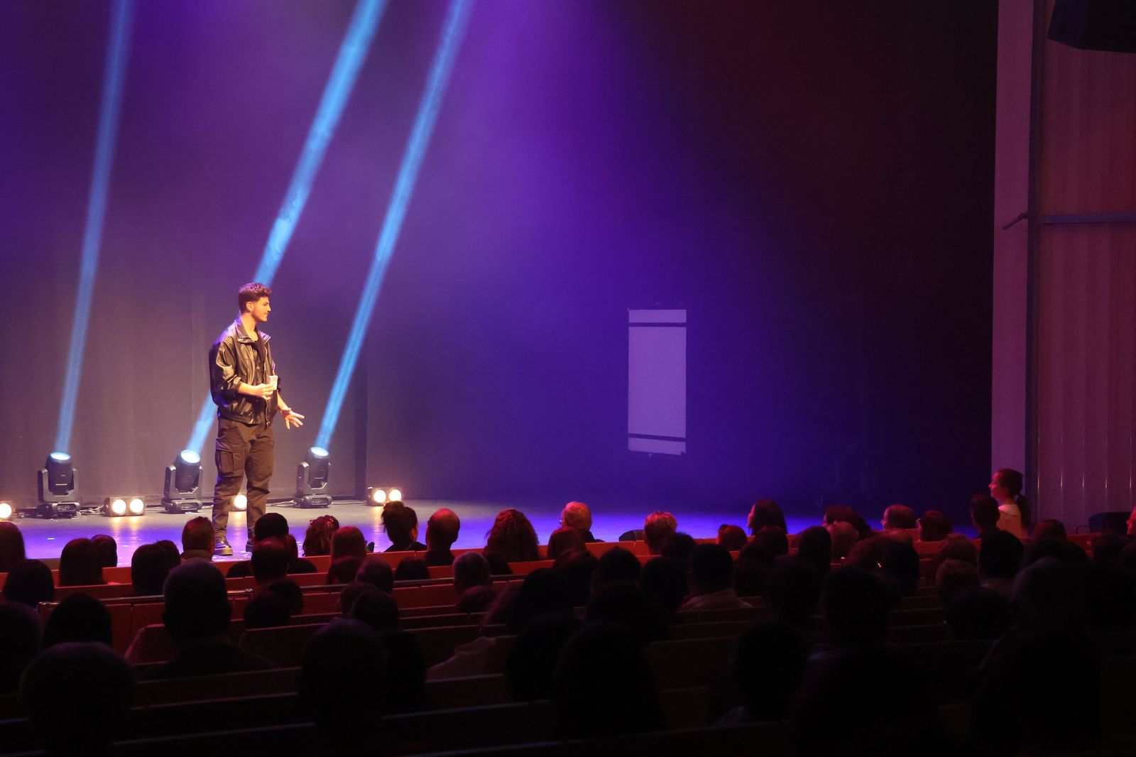 GALERÍA | La 'Increíble' magia inunda el Ramos Carrión