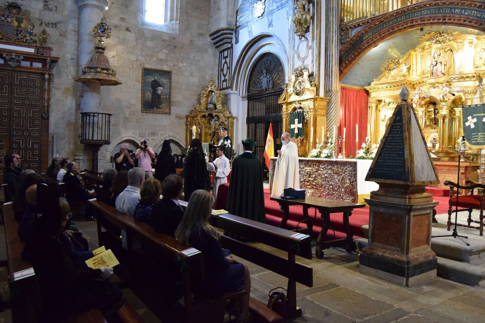 la-real-cofradia-de-caballeros-cubicularios-recibe-a-sus-nuevos-miembros-38