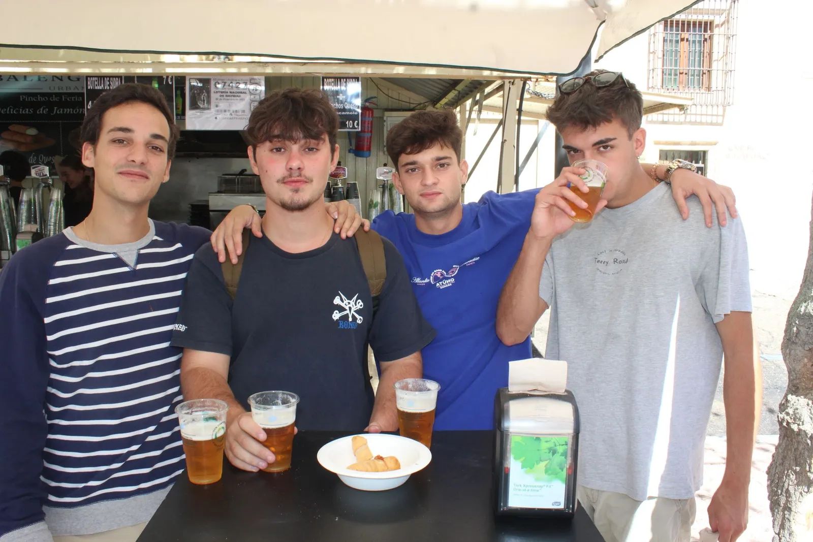 Ambiente en la Feria de Día en el mediodía de este sábado