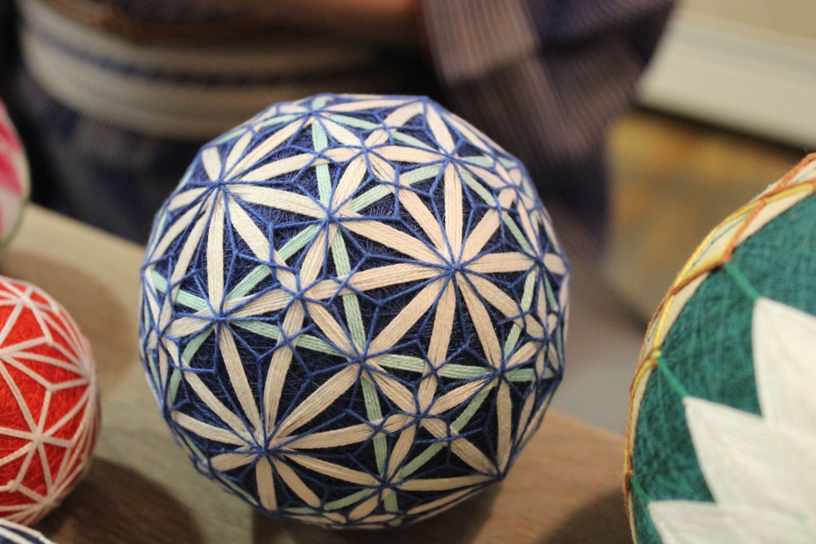 temari-artesania-tradicional-japonesa-elaborada-en-el-centro-cultural-hispano-japones-en-salamanca-17