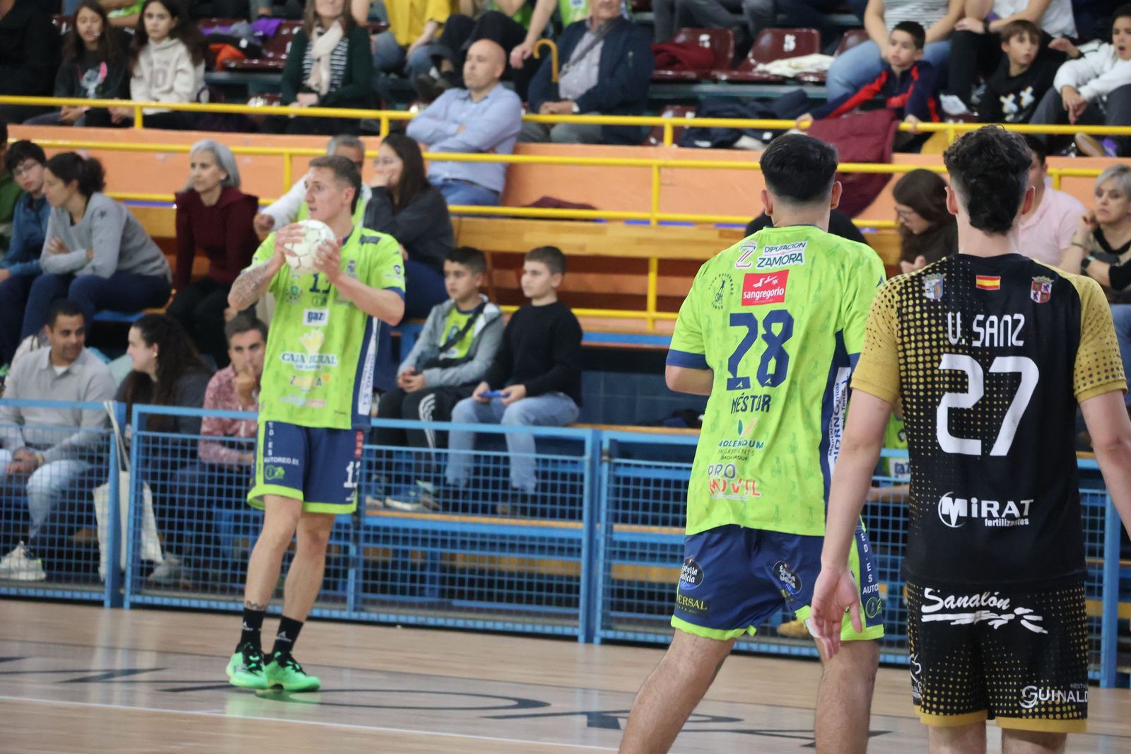 GALERÍA | El BM Zamora recibe en casa al Ciudad de Salamanca en un duelo muy ajustado