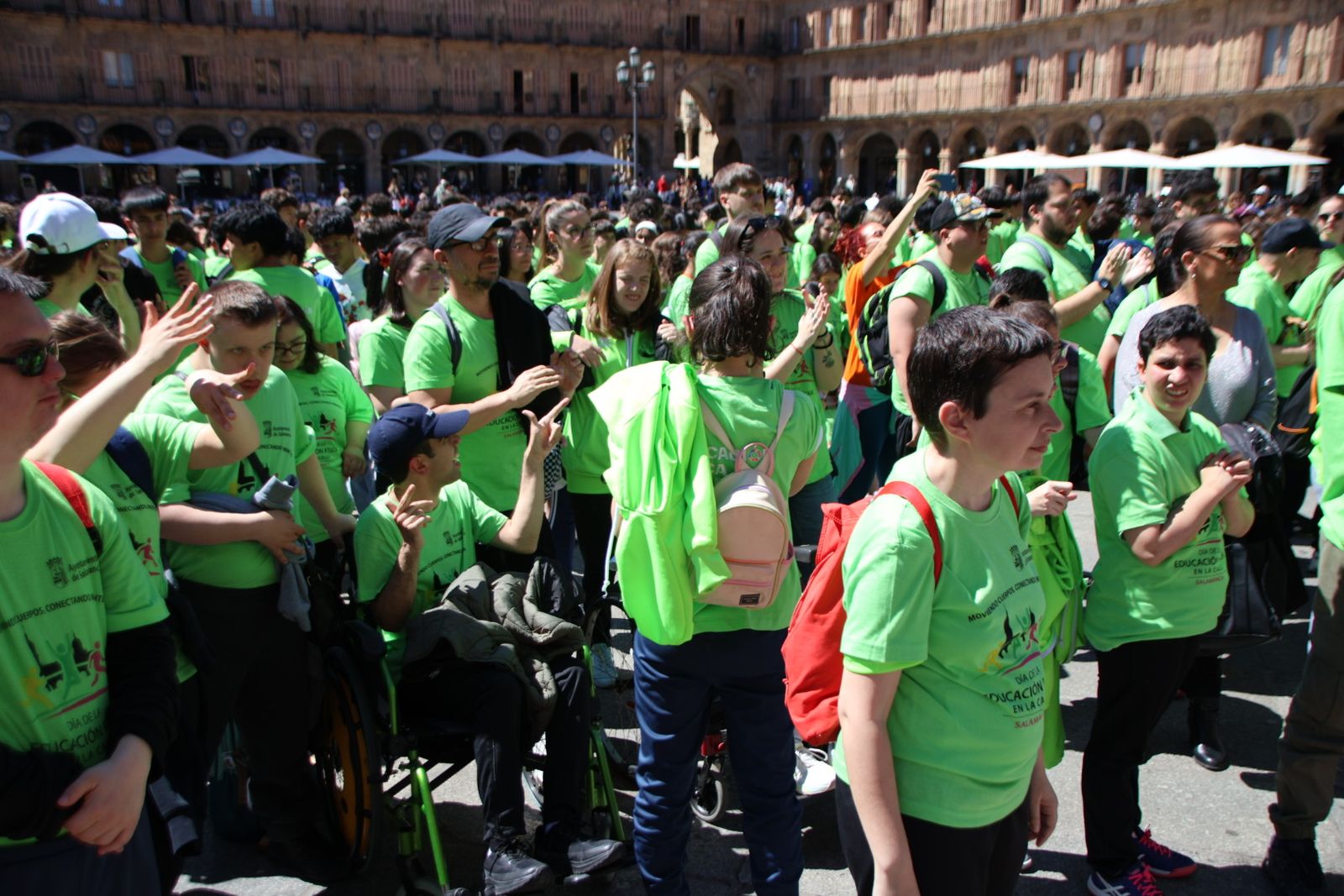 El alcalde de Salamanca, Carlos García Carbayo, participa en el Día de la Educación Física en la calle