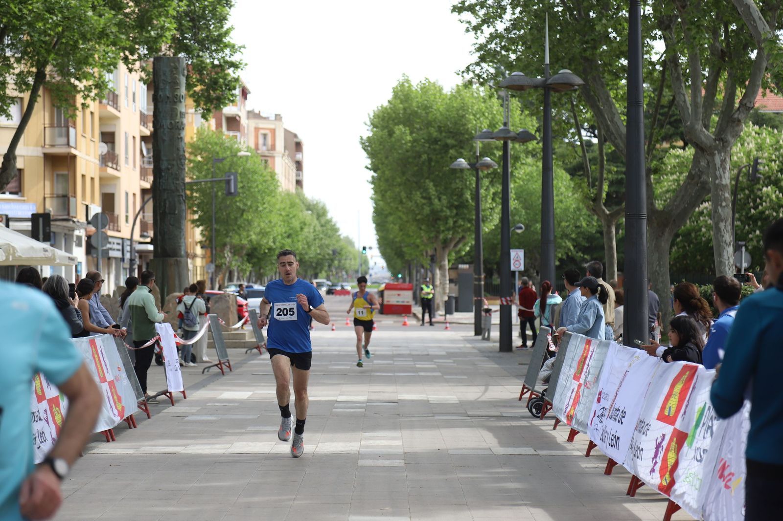 Carrera y marcha por el Día de Castilla y León en Zamora