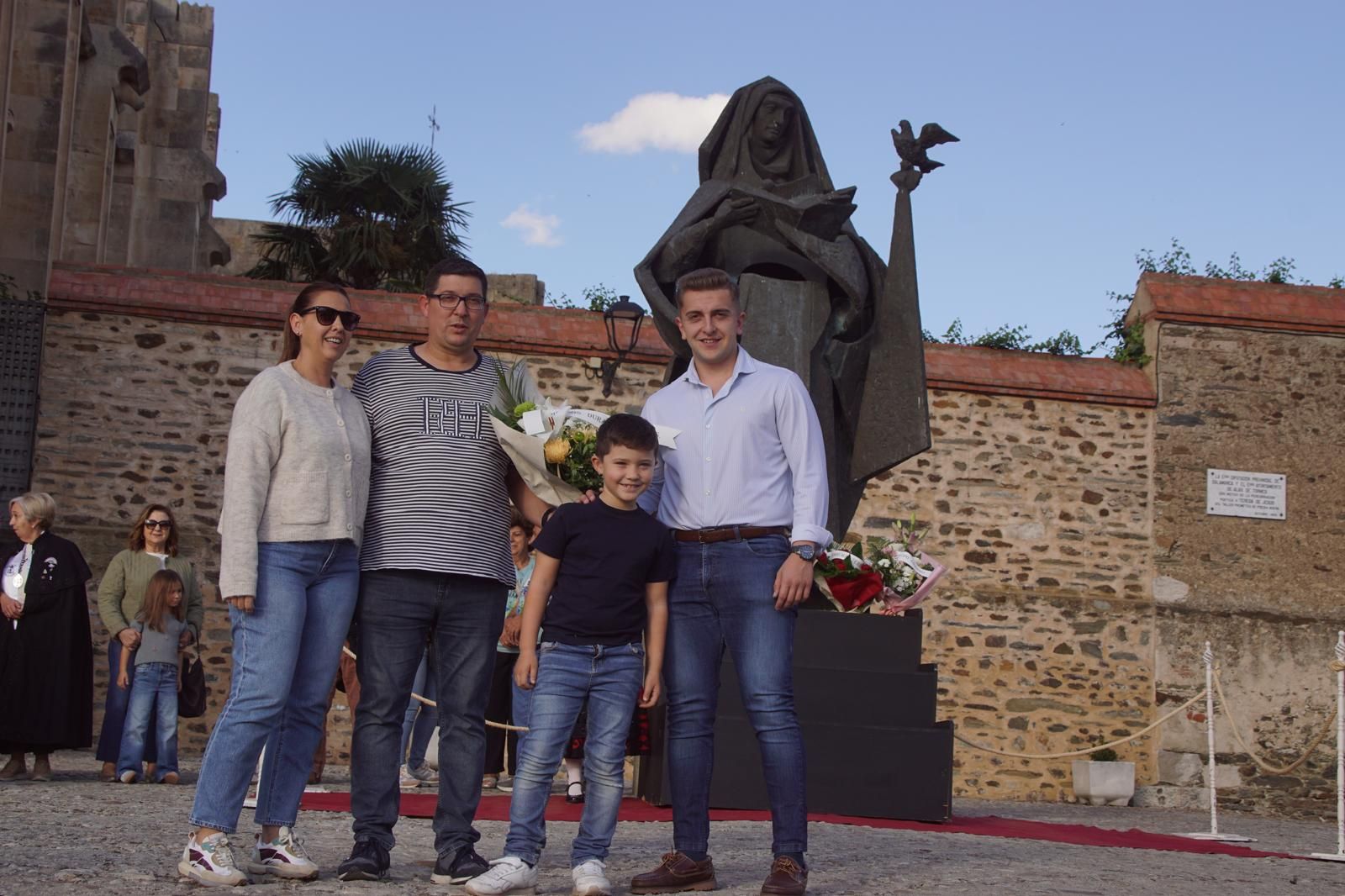 Ofrenda Floral a Santa Teresa en Alba de Tormes (17).jpeg