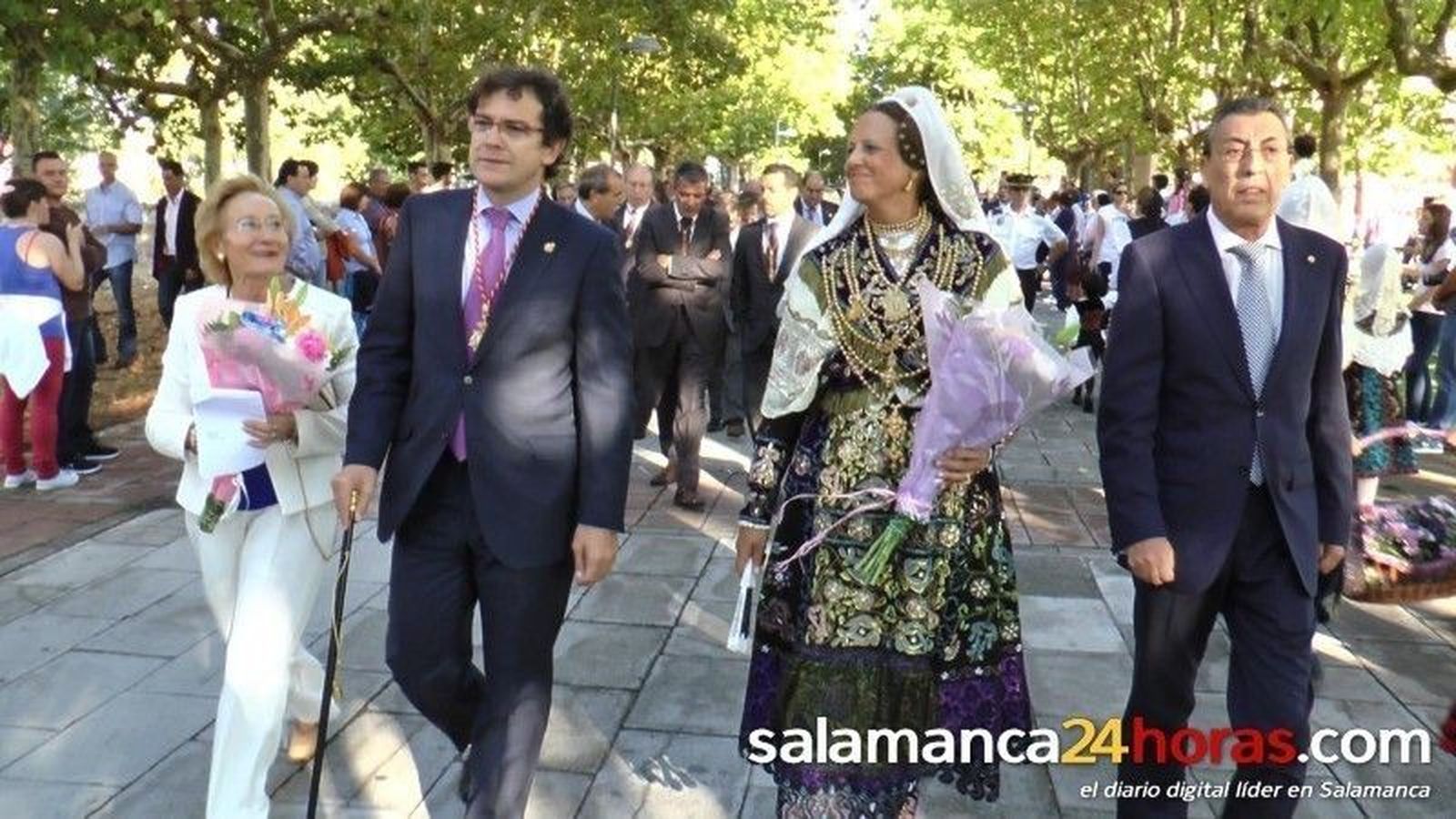 Ofrenda floral a la Virgen de la Vega