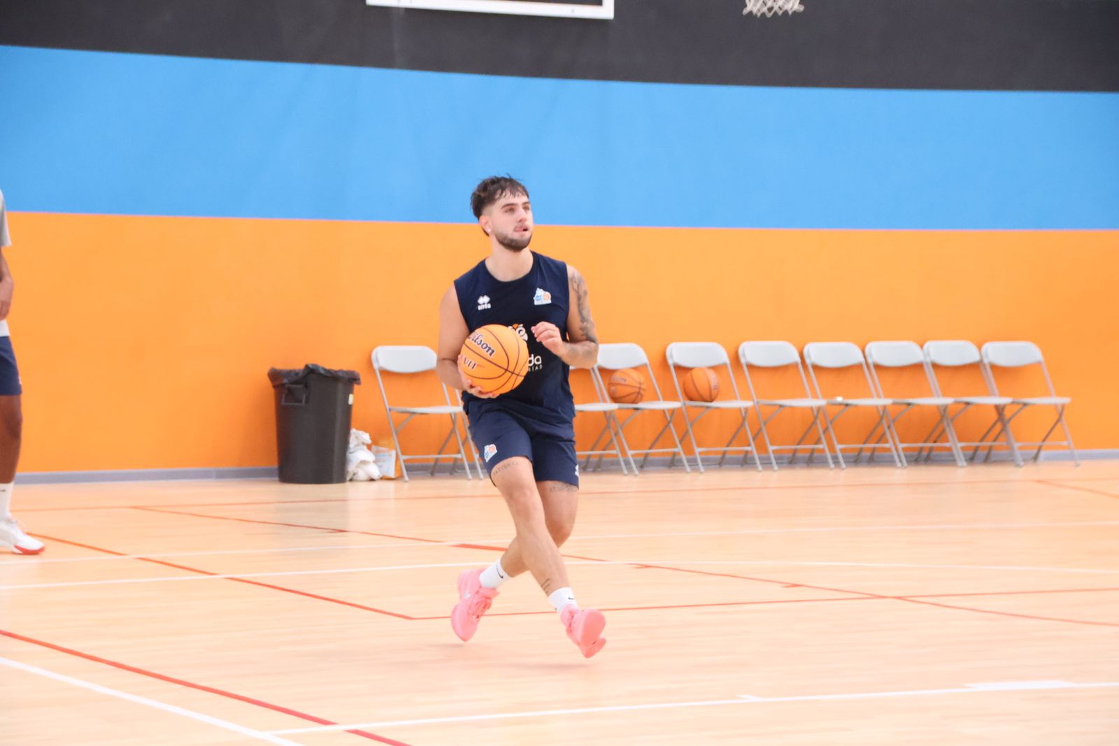 Primer entrenamiento de Perfumerías Avenida de Tercera FEB