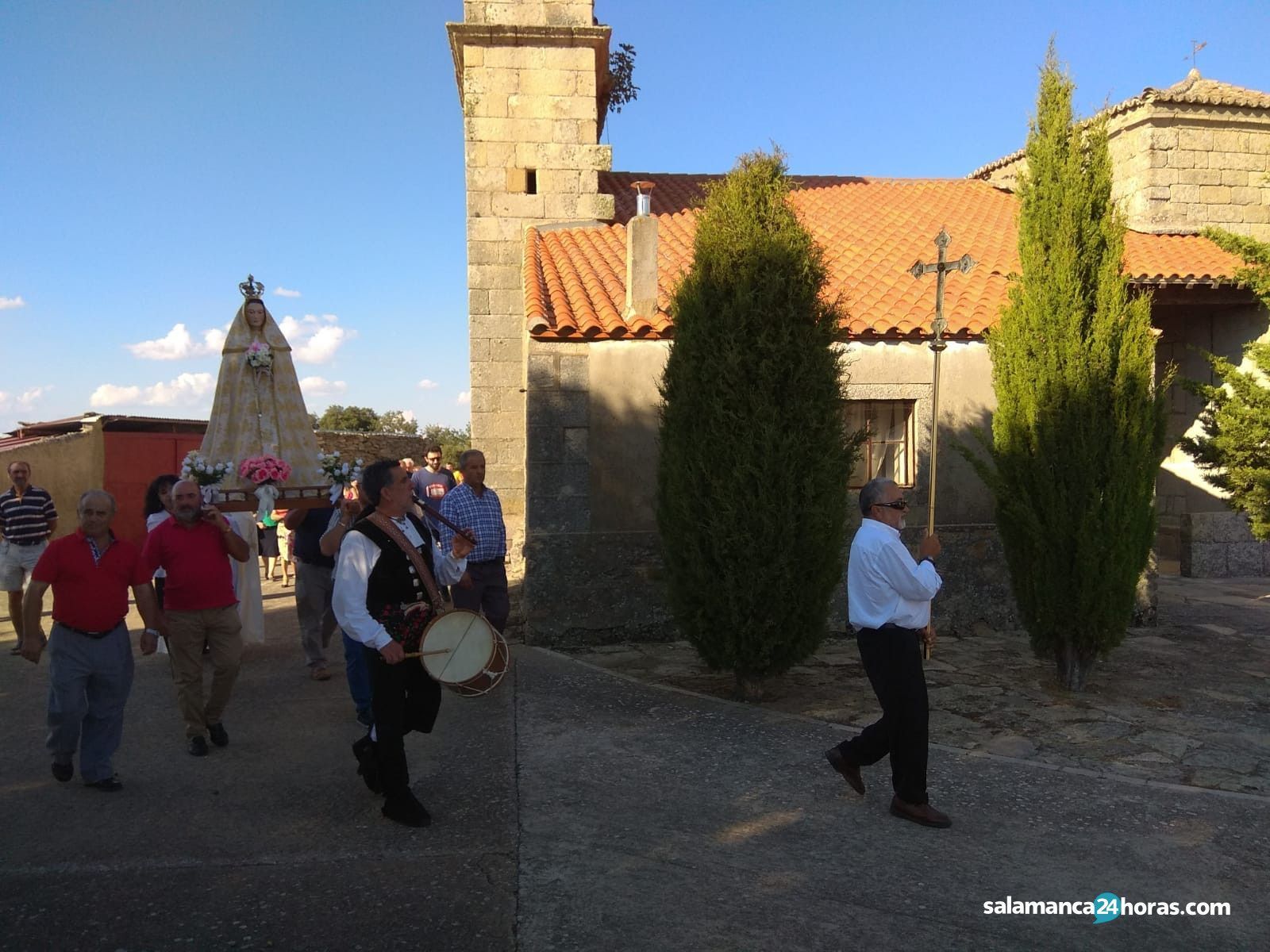 Procesión en sardón de los frailes (13)