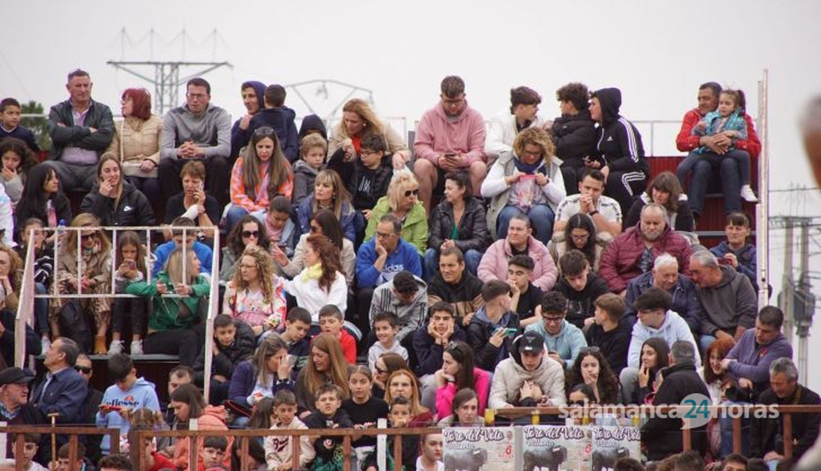 Ambiente y participación durante el 'Toro del Voto' en Villoria, suelta de dos toros del cajón. Foto Juanes (47)