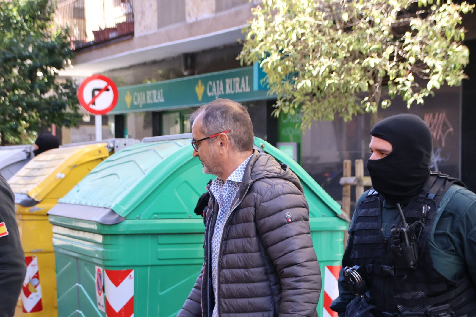 Detención del exalcalde de Trabanca en una redada de la Guardia Civil en la calle Alfonso de Castro