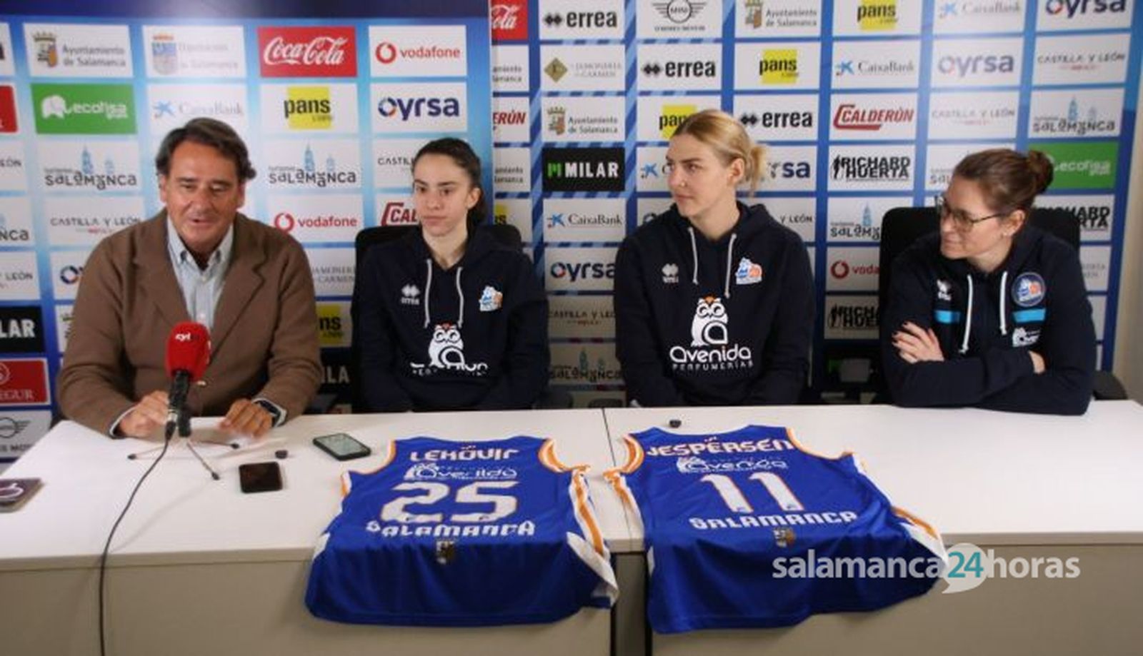 Presentación de Jespersen y Lekovic como jugadoras de Perfumerías Avenida