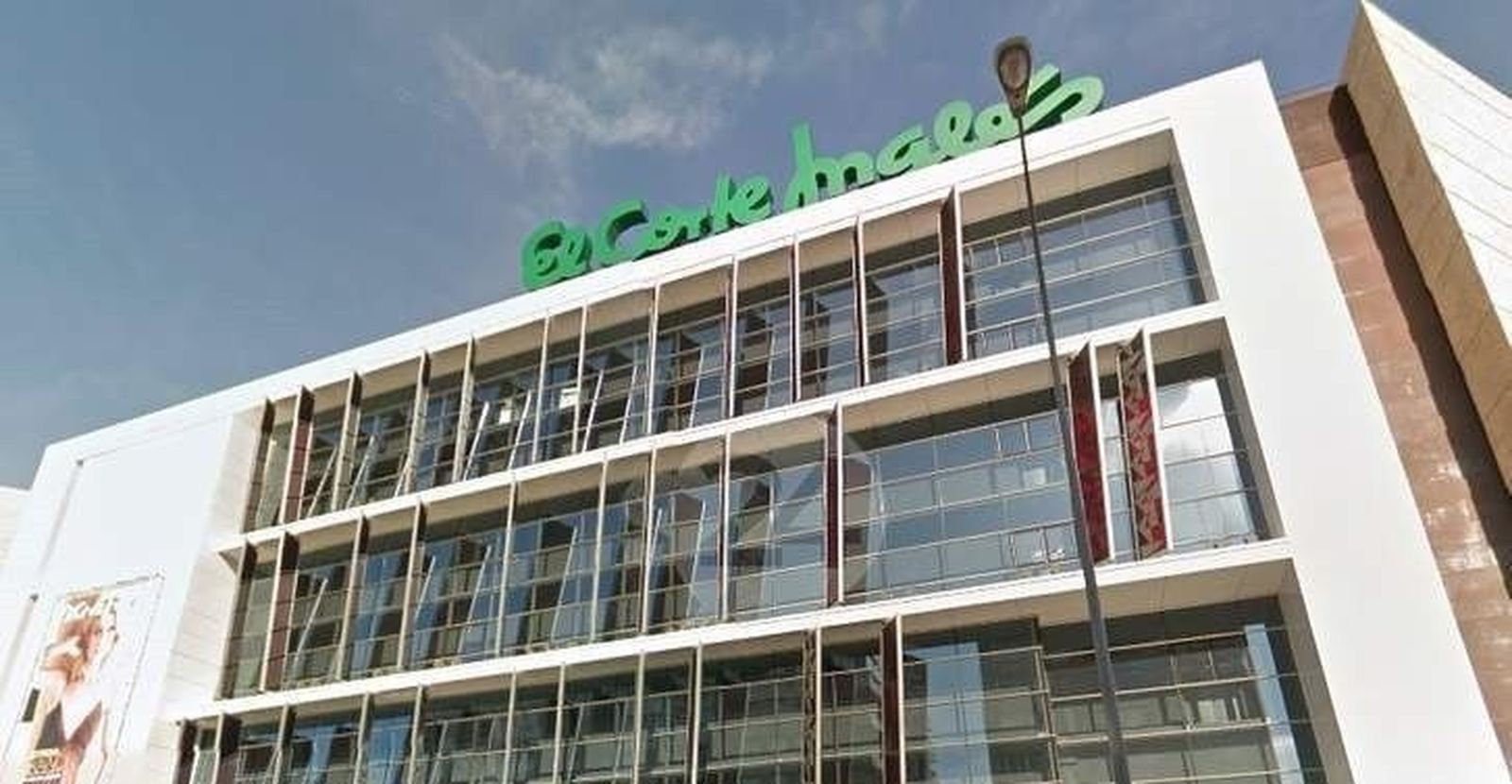 Denuncian a El Corte Inglés, Mercadona y Carrefour por tener líneas 901 y 902 para la atención al consumidor