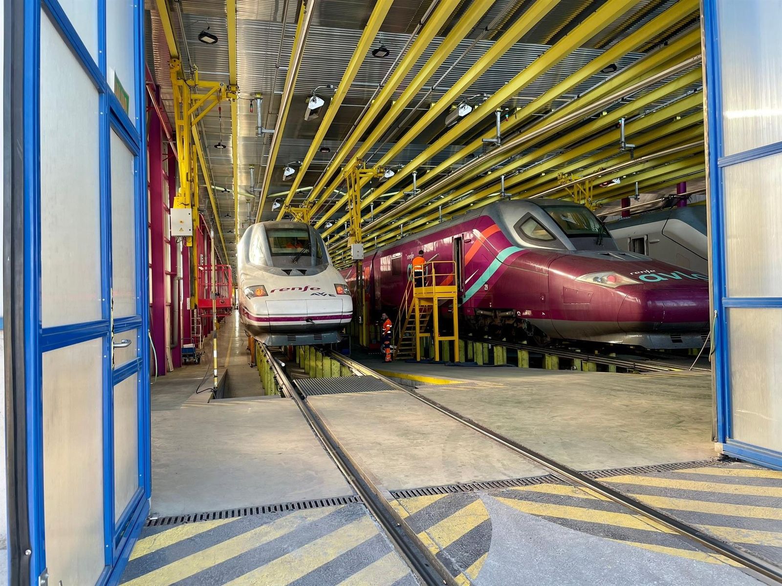 Taller de trenes de Renfe. Foto EP | RENFE. Archivo