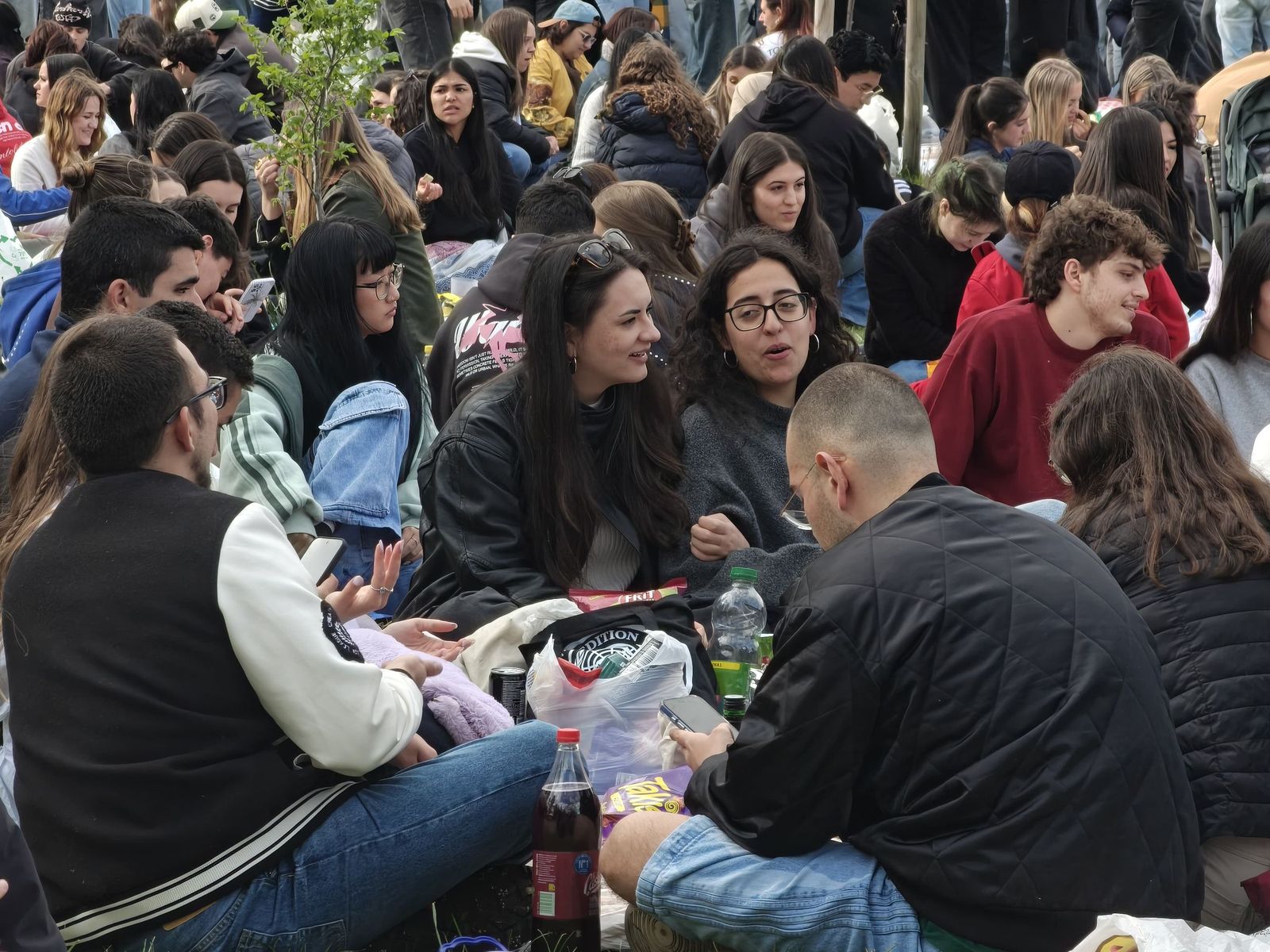 Un multitudinario Lunes de Aguas en Salamanca llena la ribera del Tormes