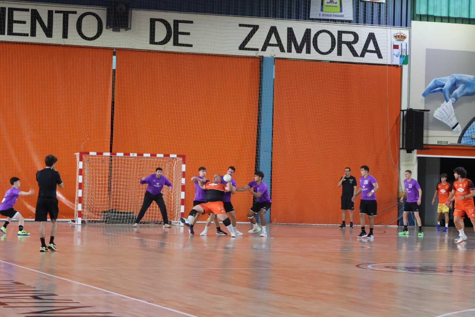 Partido de pretemporada entre el Balonmano Zamora y Balonmano Salamanca