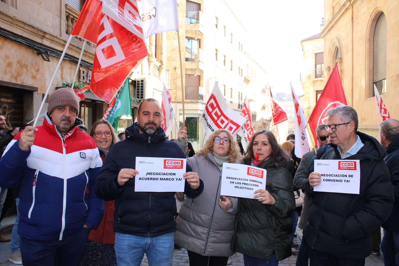 Los sindicatos se movilizan por tercera semana consecutiva para exigir un "salario digno" frente a la Diputación