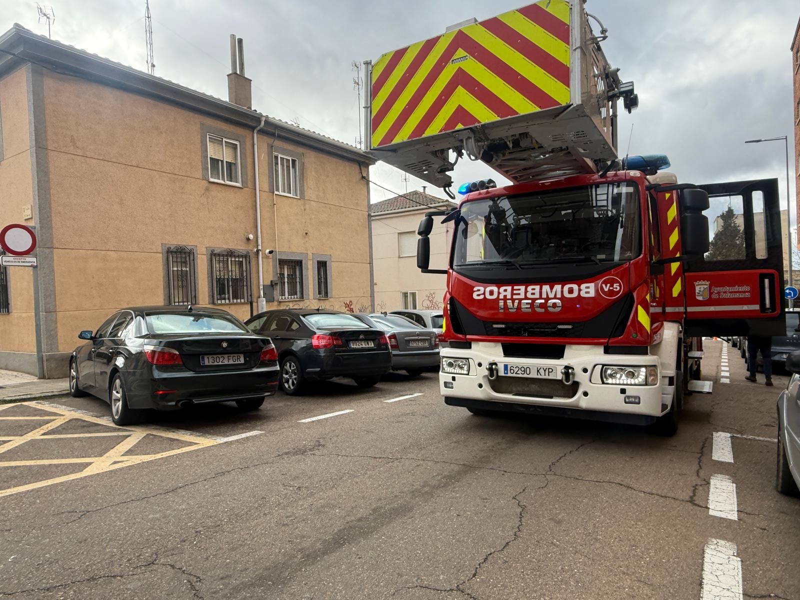 Amplio despliegue de los servicios de emergencia tras la intoxicación de una mujer en la calle Volta