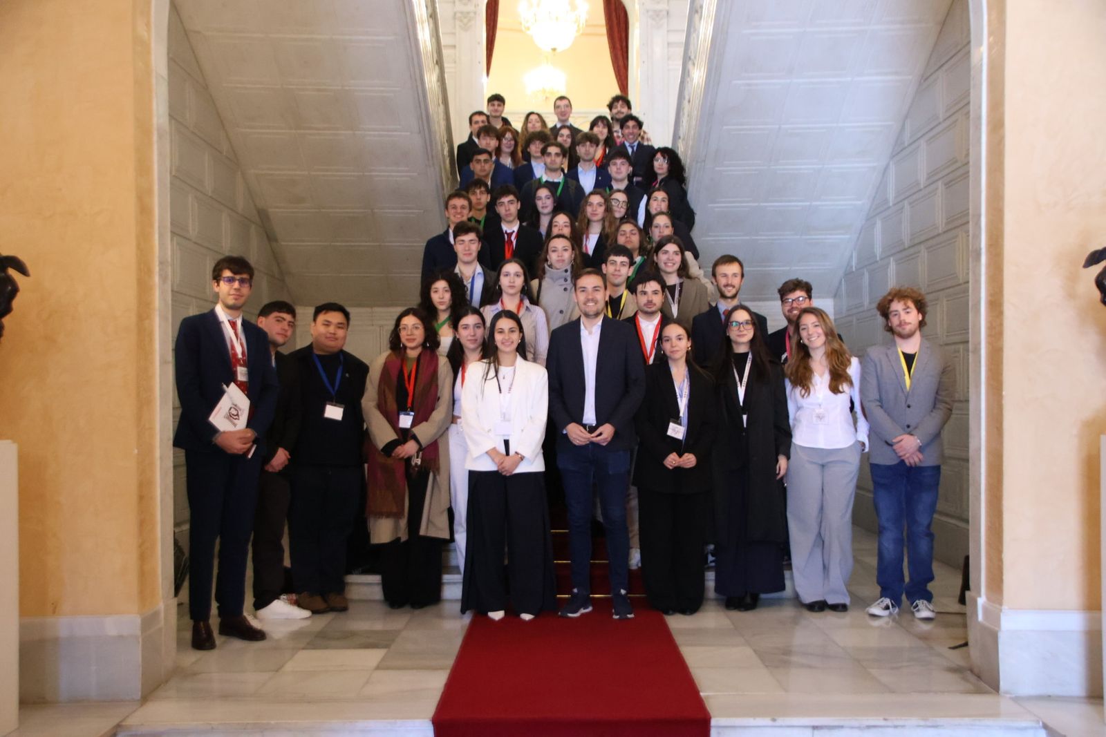 El concejal de Cultura y Turismo, Ángel Fernández, recibe a representantes de la asociación de ciencia política ASCIPO